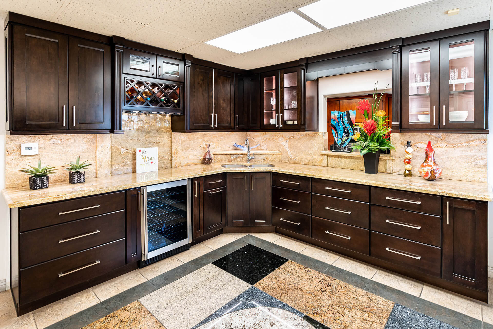 Modern kitchen cabinets in Lake Forest CA